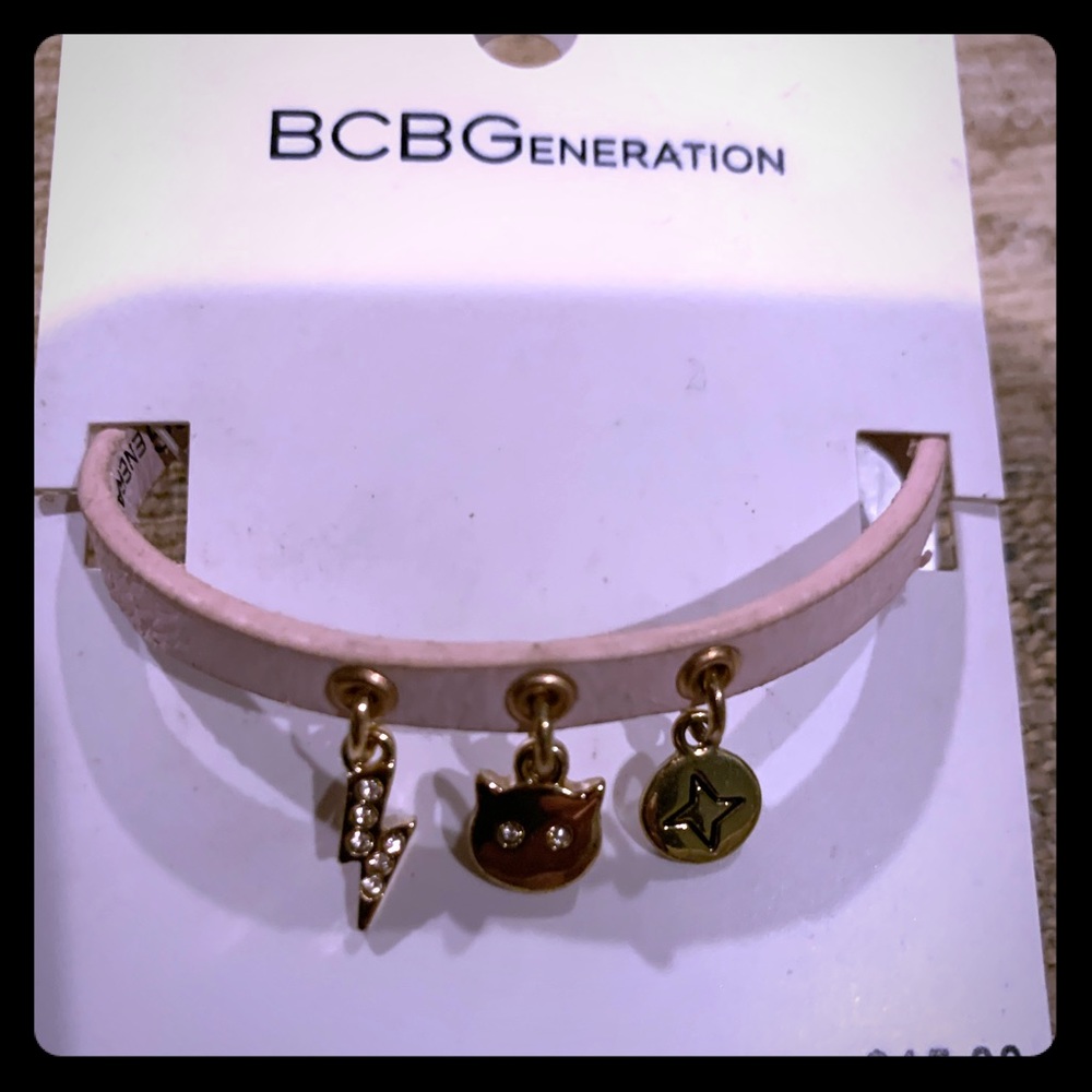 BCBG 3 charms bravcelet